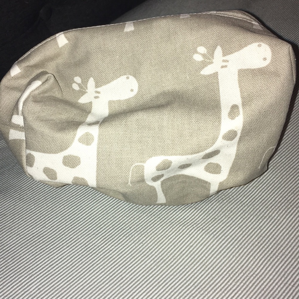 NWOT Giraffe Makeup Bag